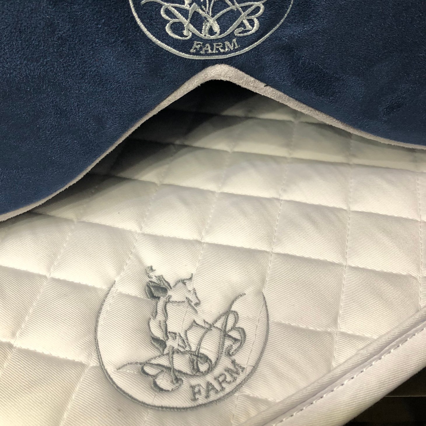 SaddleMattress TM Vertex OWN logo with matching white saddle pad