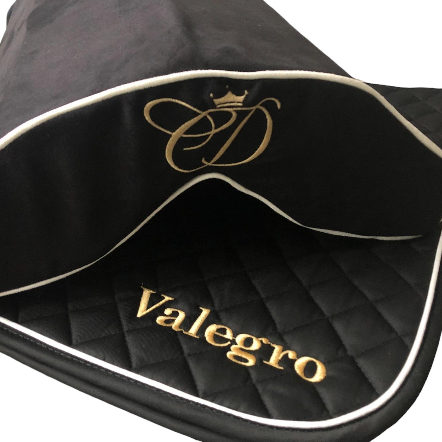 SaddleMattress TM Vertex OWN logo with matching Black saddle pad