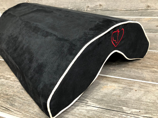 SaddleMattress Vertex Horse and Heart in Black with Cream Piping